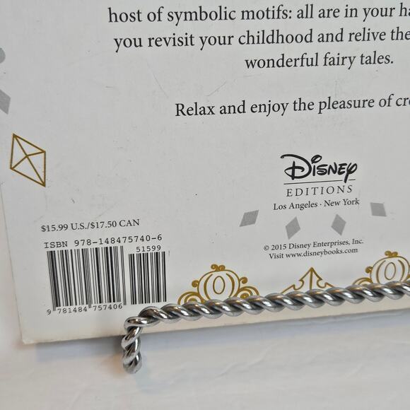 Art of Coloring Disney Princess: 100 Images to Inspire Creativity and Relaxation - Picture 9 of 9